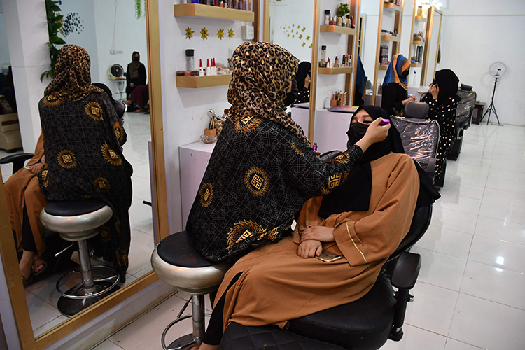 Ende eines geschützten Raums: Taliban schließen Schönheitssalons